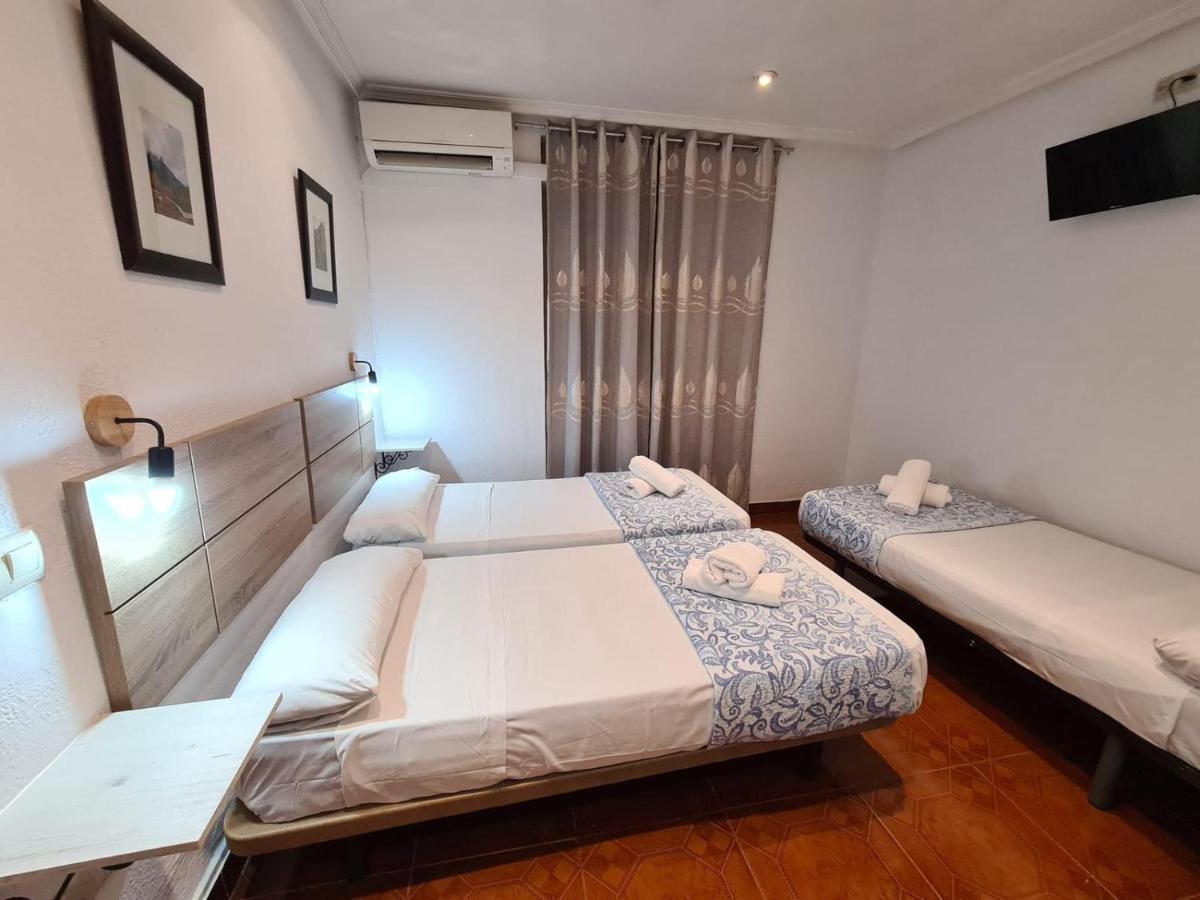 Hostal Santa Barbara Madrid Esterno foto