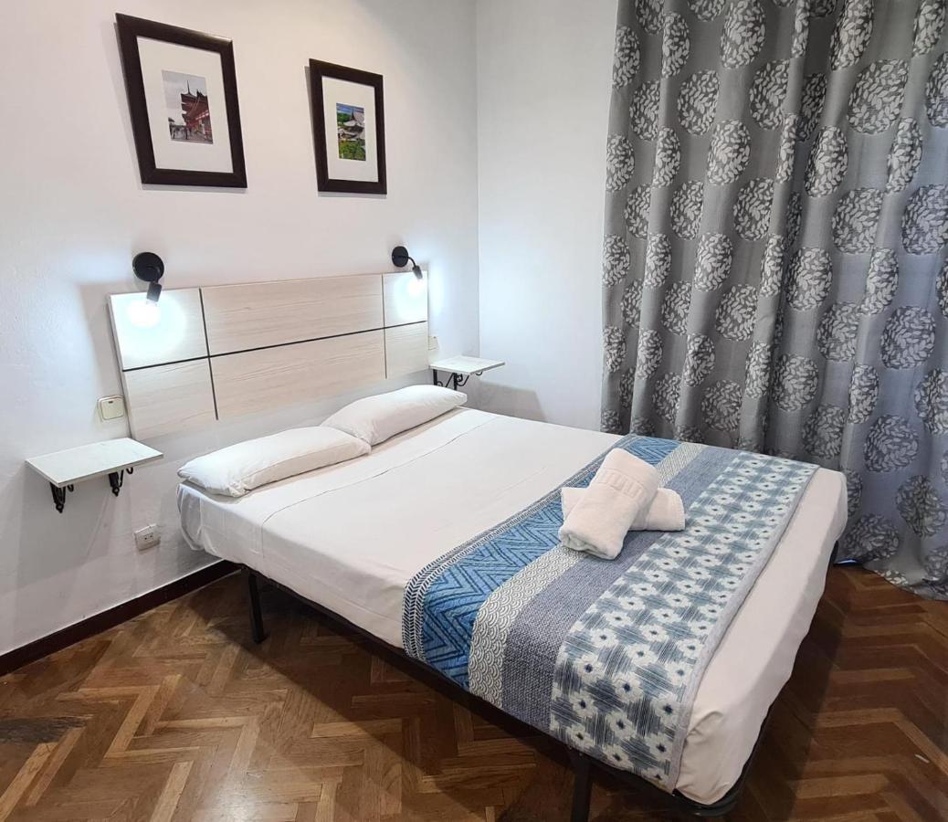 Hostal Santa Barbara Madrid Esterno foto