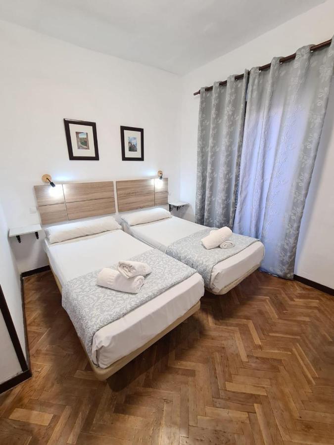 Hostal Santa Barbara Madrid Esterno foto