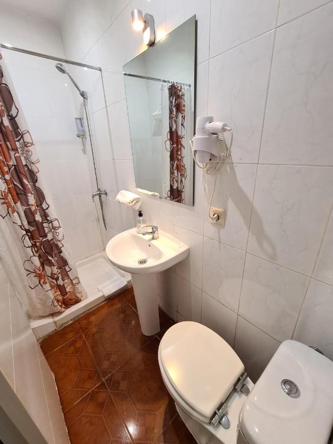 Hostal Santa Barbara Madrid Esterno foto