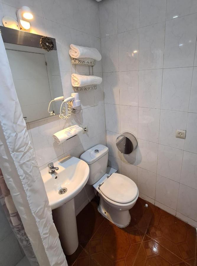 Hostal Santa Barbara Madrid Esterno foto