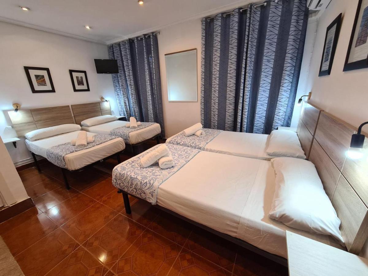 Hostal Santa Barbara Madrid Esterno foto
