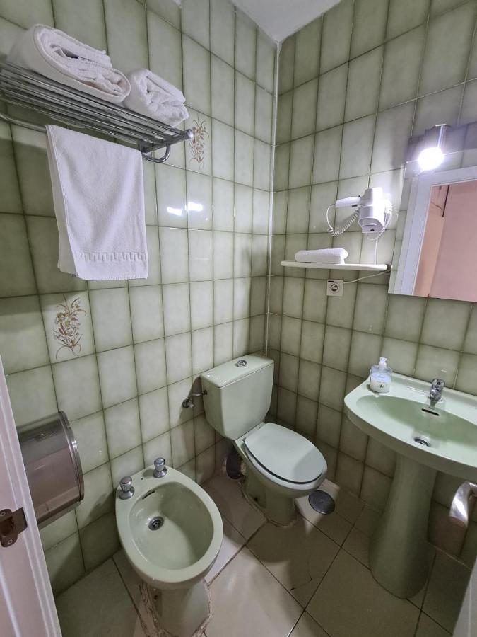 Hostal Santa Barbara Madrid Esterno foto