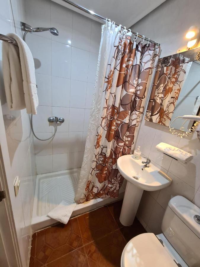 Hostal Santa Barbara Madrid Esterno foto